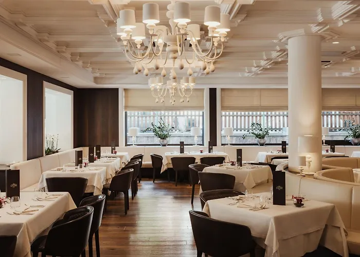 Hotel con piscina: Hotel Genziana